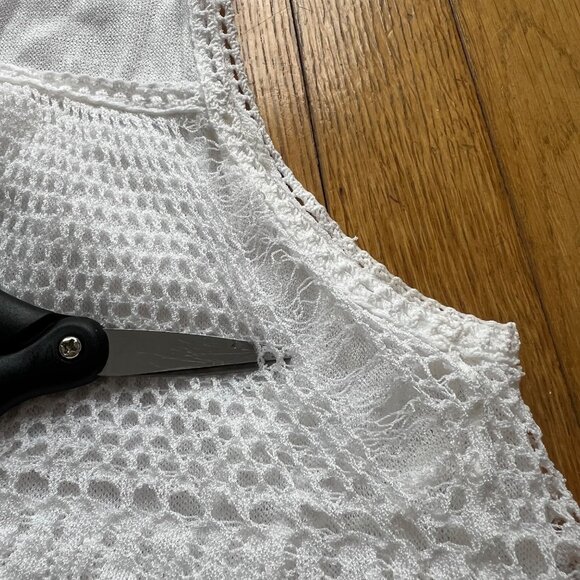 White House Black Market Size L White Sleeveless Tiered Ruffled Tank Sweater Top - Picture 14 of 16